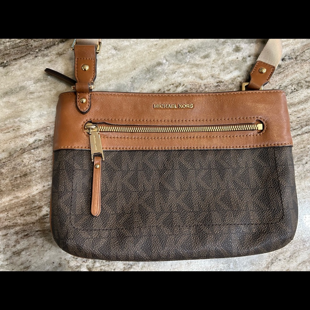 MICHAL KORS CROSSBODY LIKE NEW